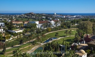 Moderne villa te koop met prachtig zeezicht op een golfresort in een chique wijk van Nueva Andalucía, Marbella 36