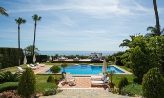 Te koop in Marbella, Sierra Blanca: Luxe Villa met gastenvilla en tennisbaan 3