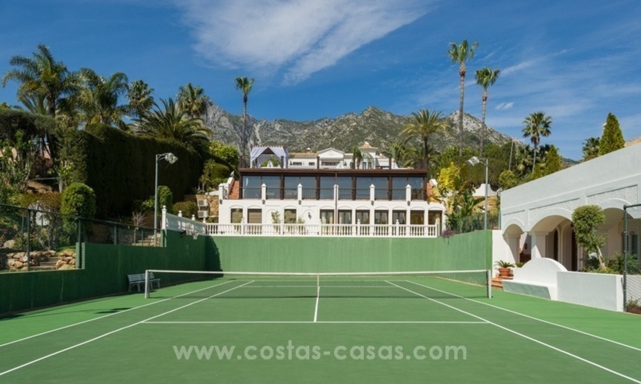 Te koop in Marbella, Sierra Blanca: Luxe Villa met gastenvilla en tennisbaan 5
