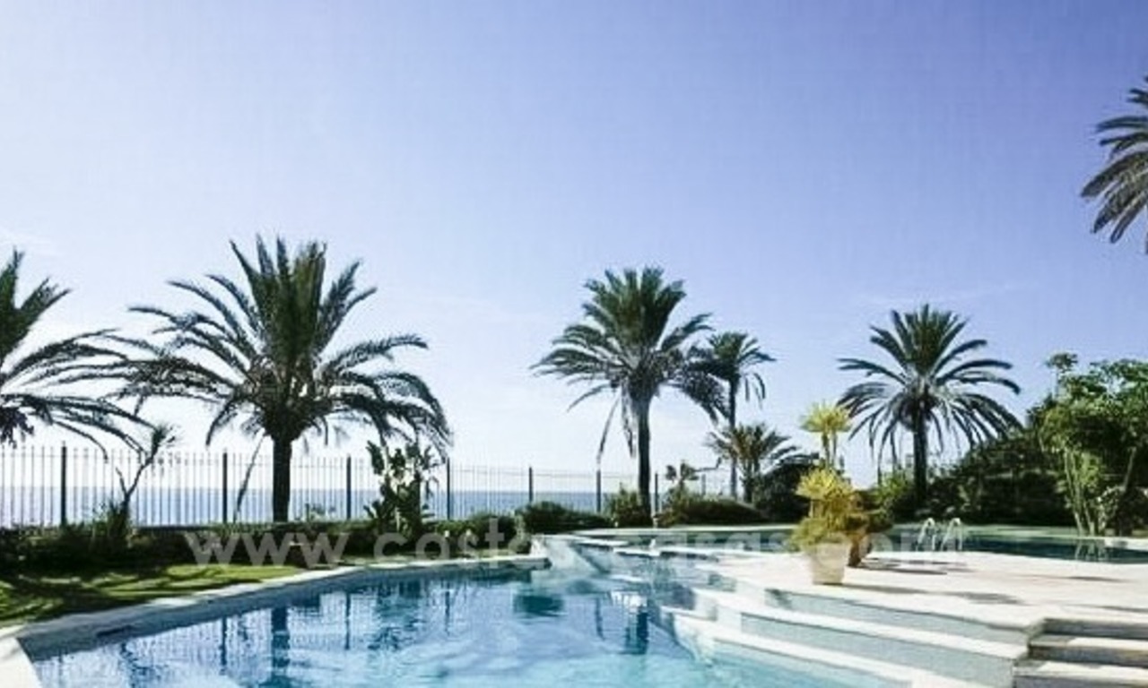 Beachfront paleis - eerstelijnstrand villa te koop op de Golden Mile in Marbella 2