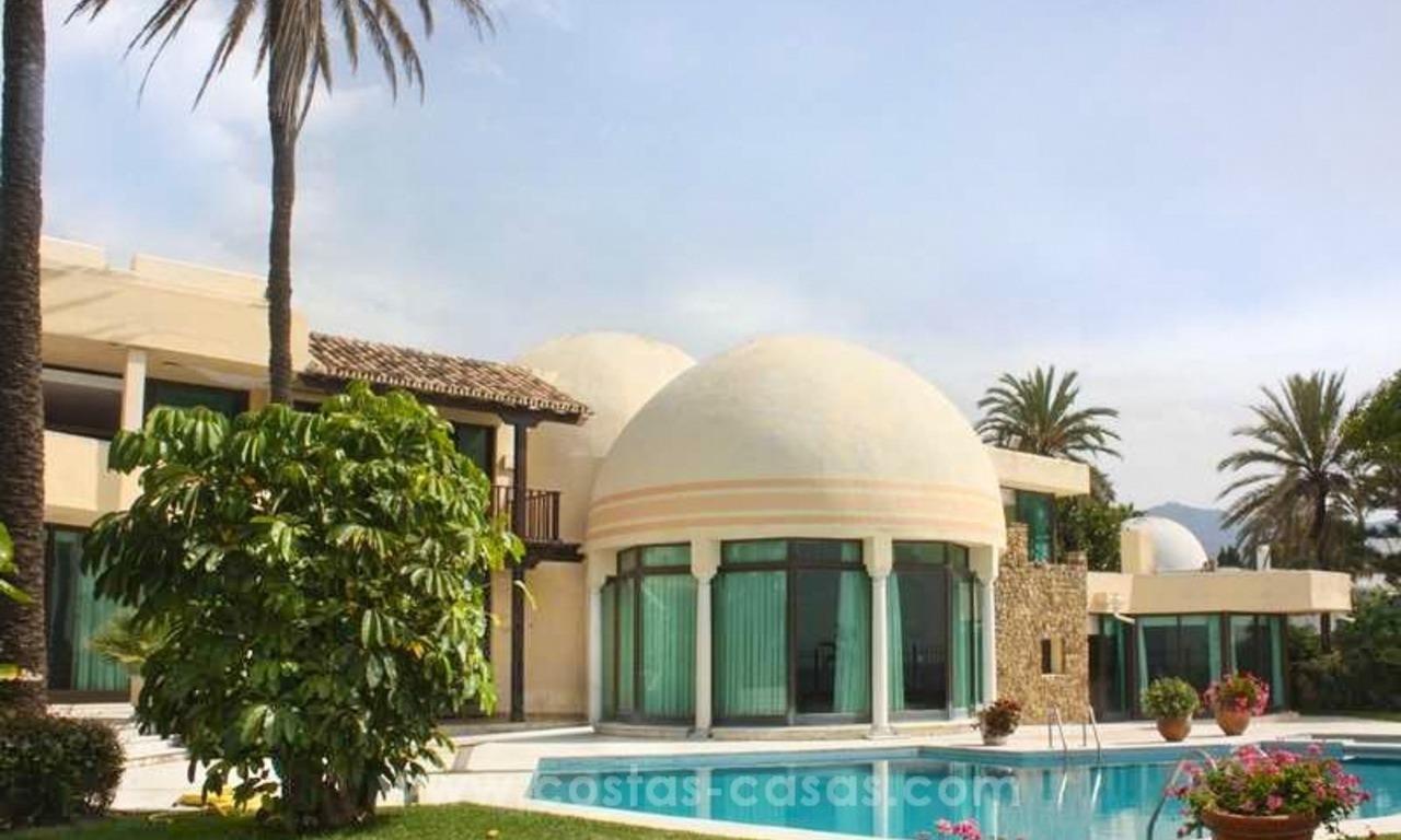 Beachfront paleis - eerstelijnstrand villa te koop op de Golden Mile in Marbella 3
