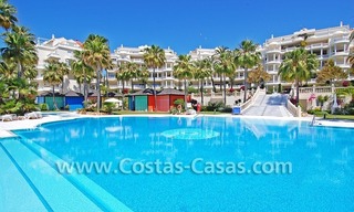 Eerstelijn strand luxe appartement en penthouse te koop in Las Dunas Park, New Golden Mile, Marbella - Estepona 4
