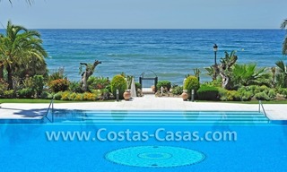 Eerstelijn strand luxe appartement en penthouse te koop in Las Dunas Park, New Golden Mile, Marbella - Estepona 2
