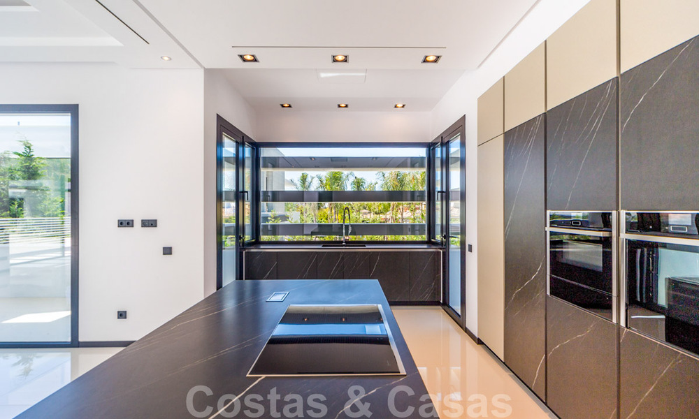 Instapklare moderne design villa te koop nabij het strand in West Marbella 29005