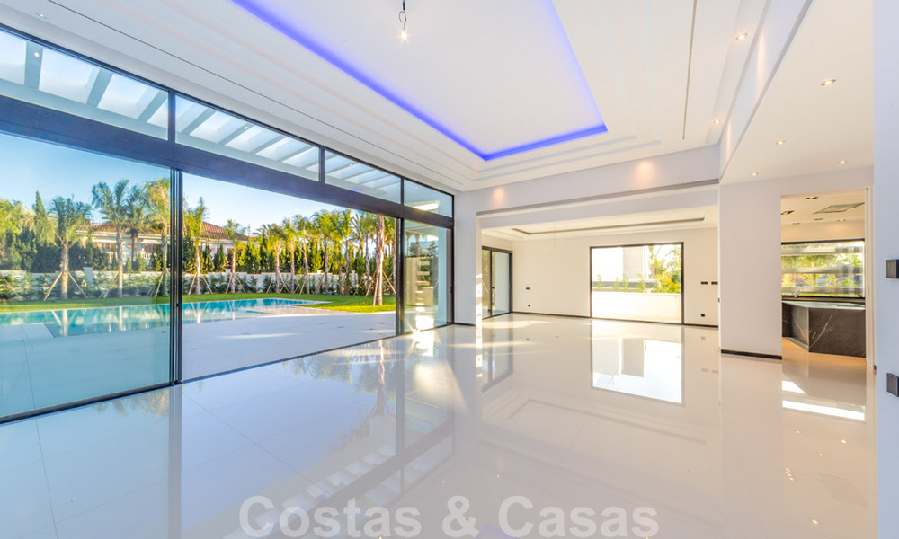 Instapklare moderne design villa te koop nabij het strand in West Marbella 29012