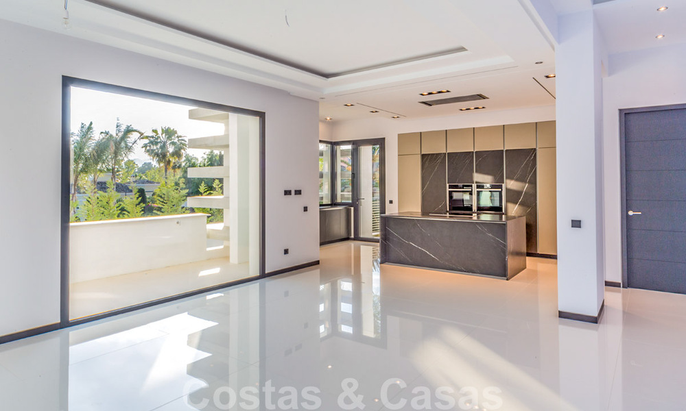 Instapklare moderne design villa te koop nabij het strand in West Marbella 29014