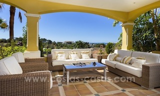 Luxe villa te koop met zeezicht in Oost Marbella 3