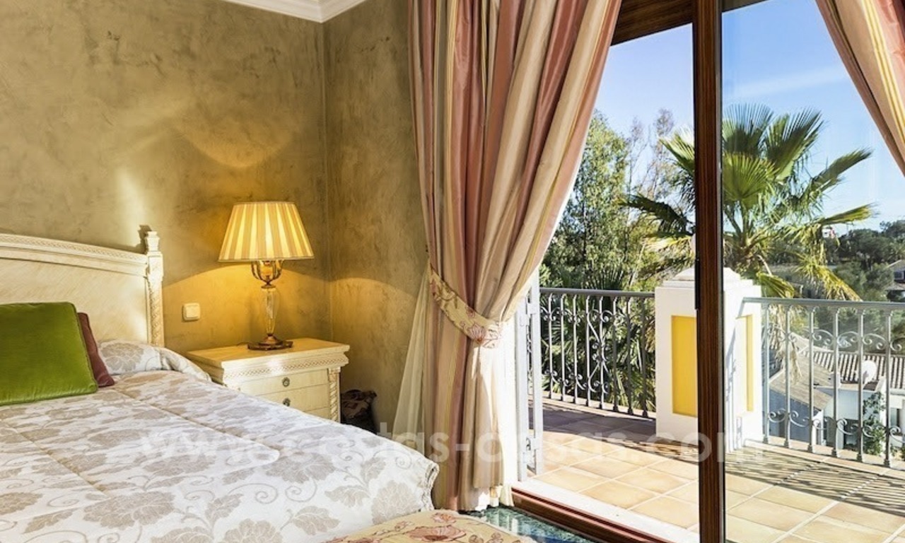 Luxe villa te koop met zeezicht in Oost Marbella 24