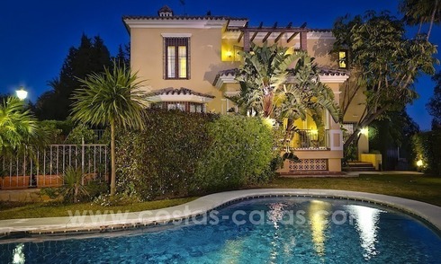 Luxe villa te koop met zeezicht in Oost Marbella 