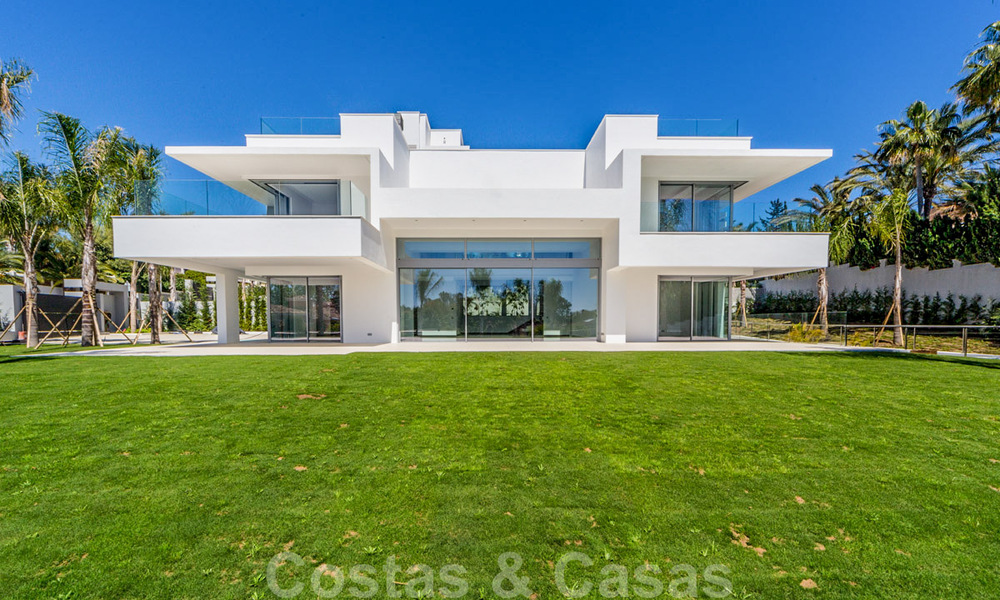 Moderne beachside design villa te koop in Marbella West 29024