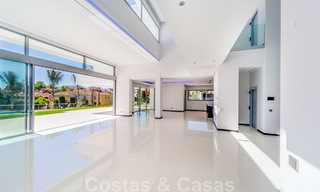 Moderne beachside design villa te koop in Marbella West 29026 