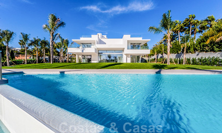 Moderne beachside design villa te koop in Marbella West 29027