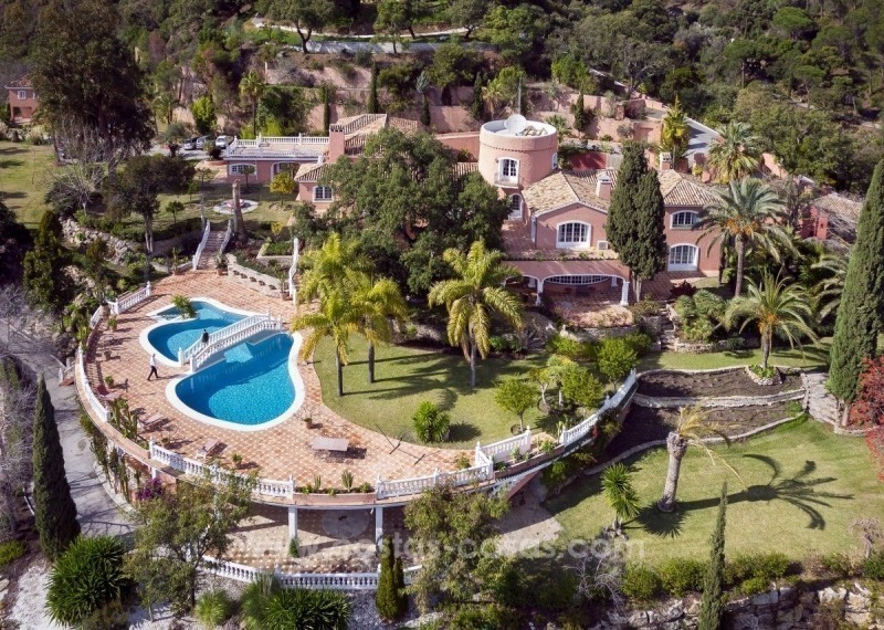 Luxe villa te koop in Marbella – Benahavis: El Madroñal landgoed met zeezicht