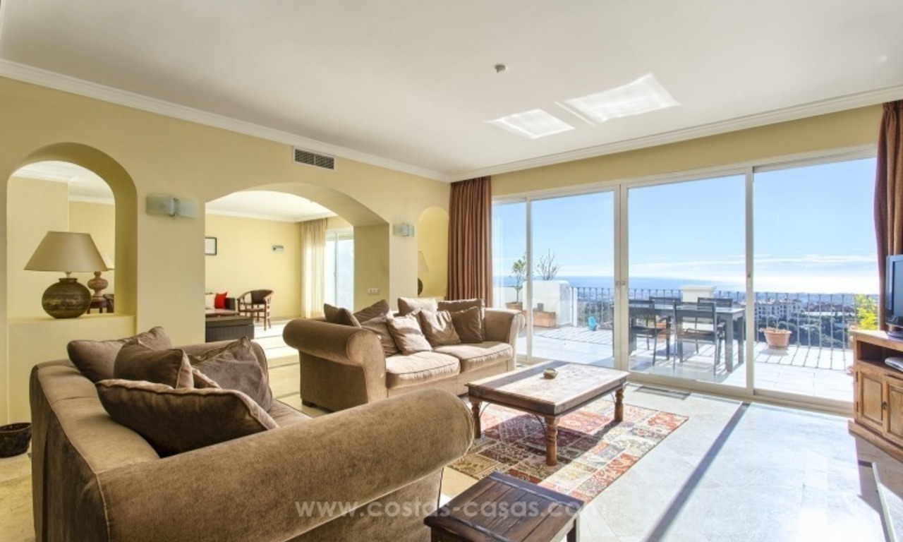 Ruim 4-slaapkamer penthouse appartement te koop met zeezicht in Benahavis – Marbella 9