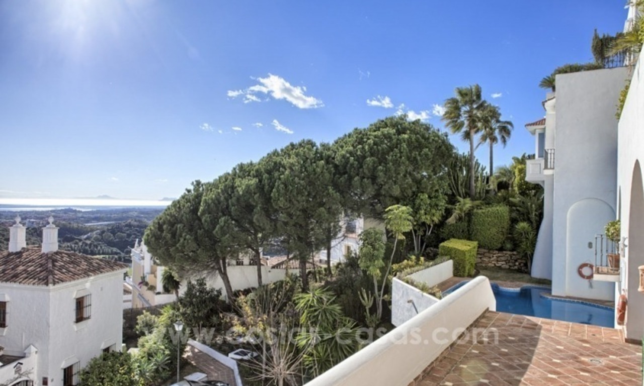 Ruim 4-slaapkamer penthouse appartement te koop met zeezicht in Benahavis – Marbella 2