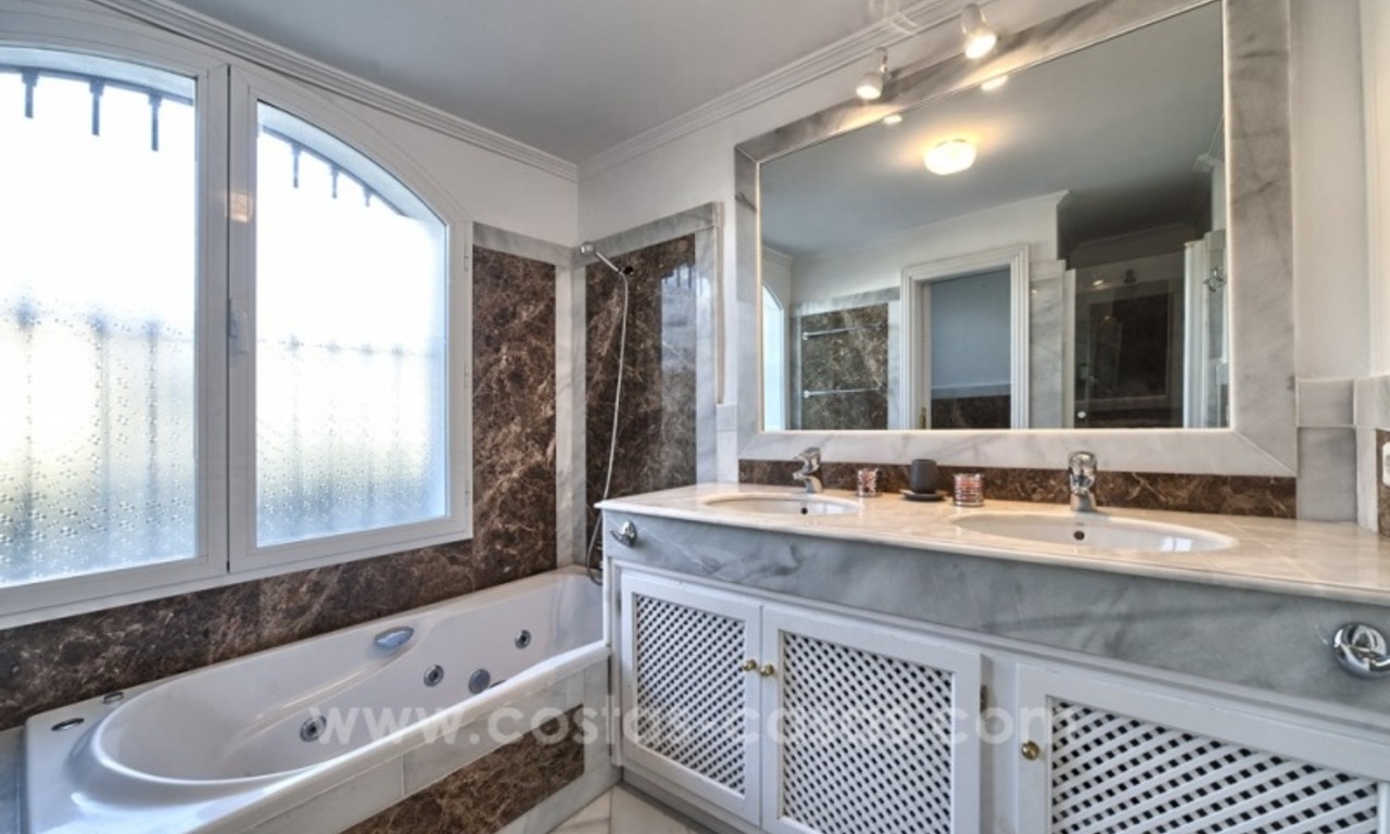 Ruim 4-slaapkamer penthouse appartement te koop met zeezicht in Benahavis – Marbella 22