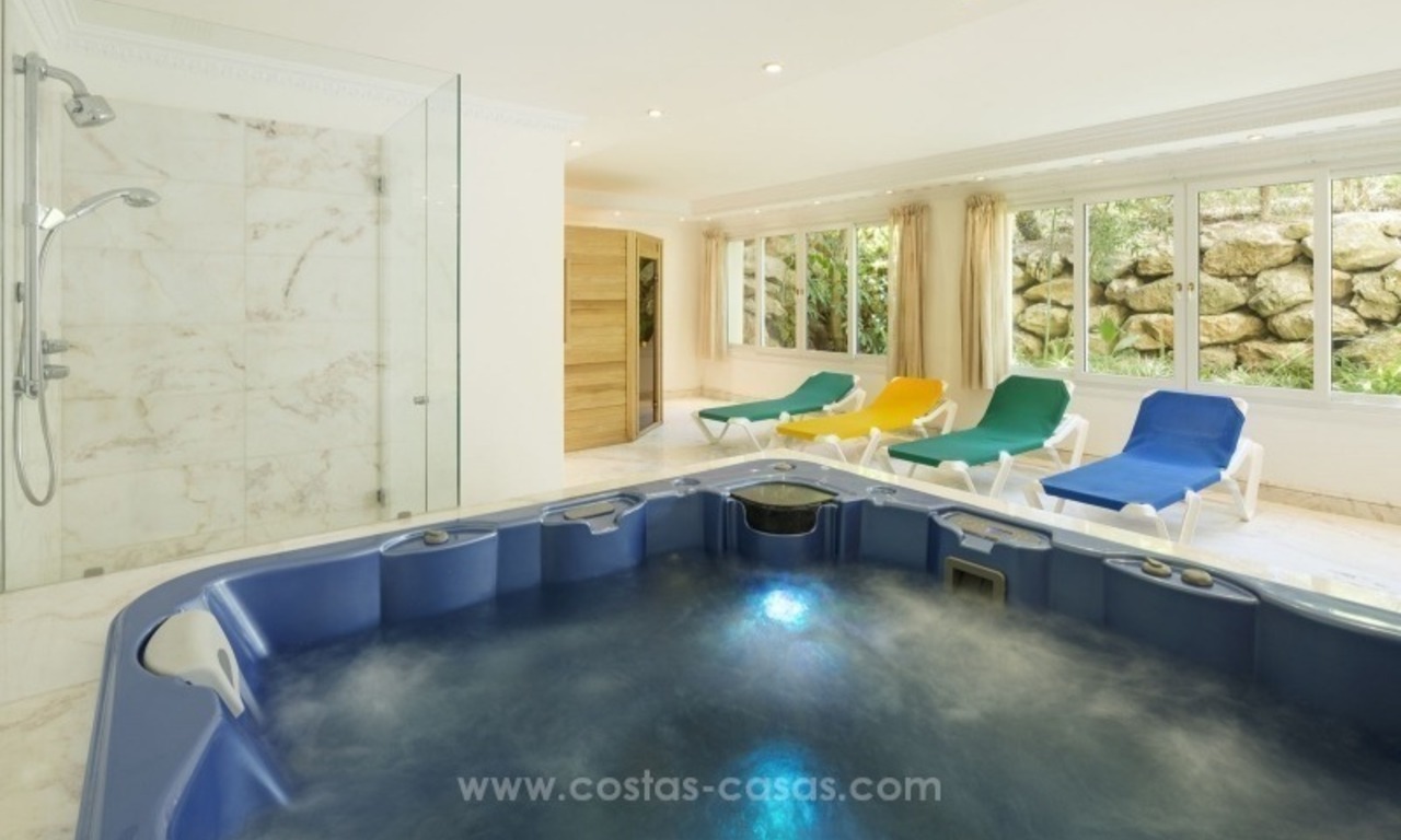 Te koop: Prachtige villa en architecten pronkstuk op de Golden Mile, Sierra Blanca - Marbella 14