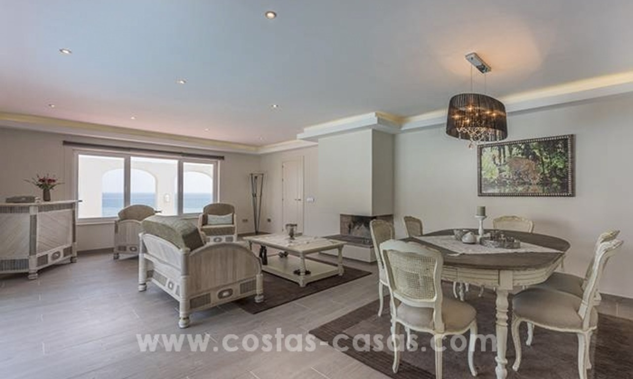 Eerstelijn strand luxe villa te koop in Mijas-Costa aan de Costa del Sol 8