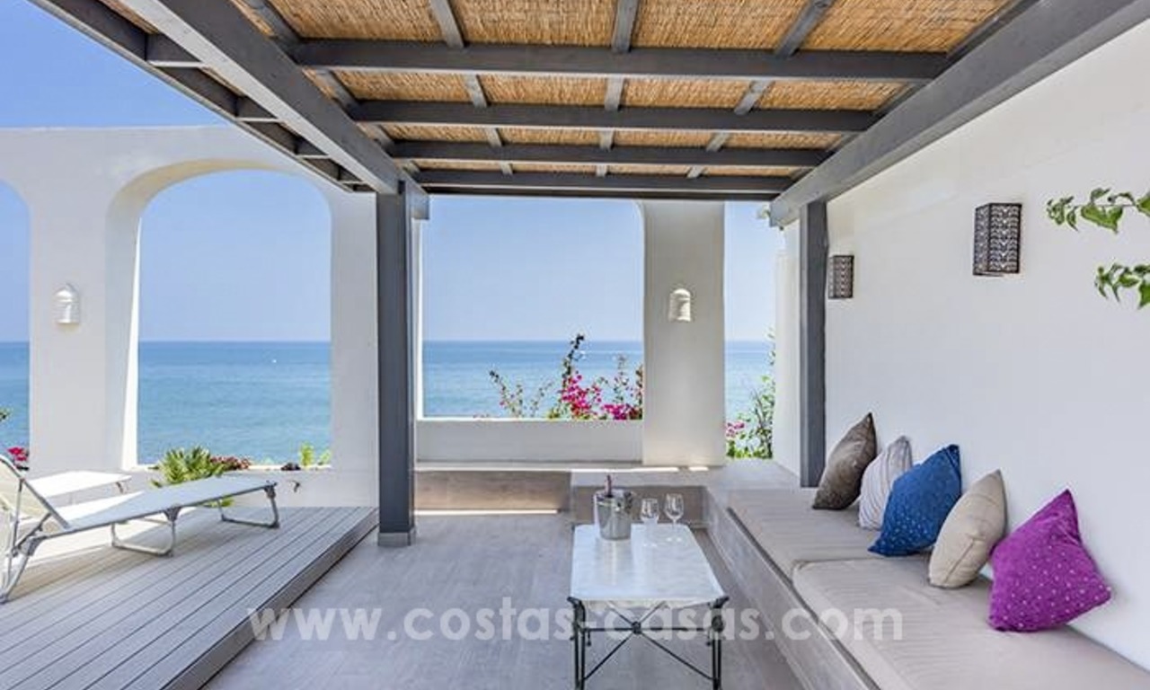 Eerstelijn strand luxe villa te koop in Mijas-Costa aan de Costa del Sol 4