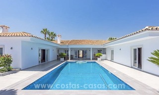 Eerstelijn strand luxe villa te koop in Mijas-Costa aan de Costa del Sol 3