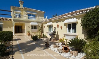 Tweedelijn strand villa te koop in Marbella met zeezicht en in onberispelijke staat 2