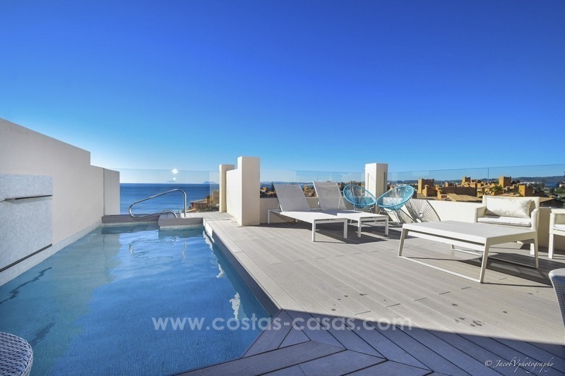 Modern Eerstelijn strand penthouse appartement te koop op de New Golden Mile, Marbella – Estepona
