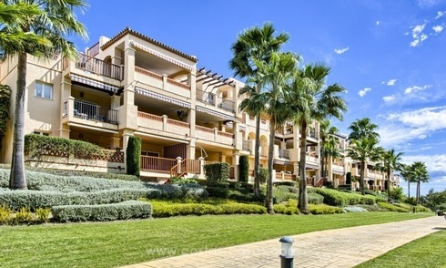 Ruim eerstelijn golf appartement te koop in Estepona – Benahavis – Marbella 