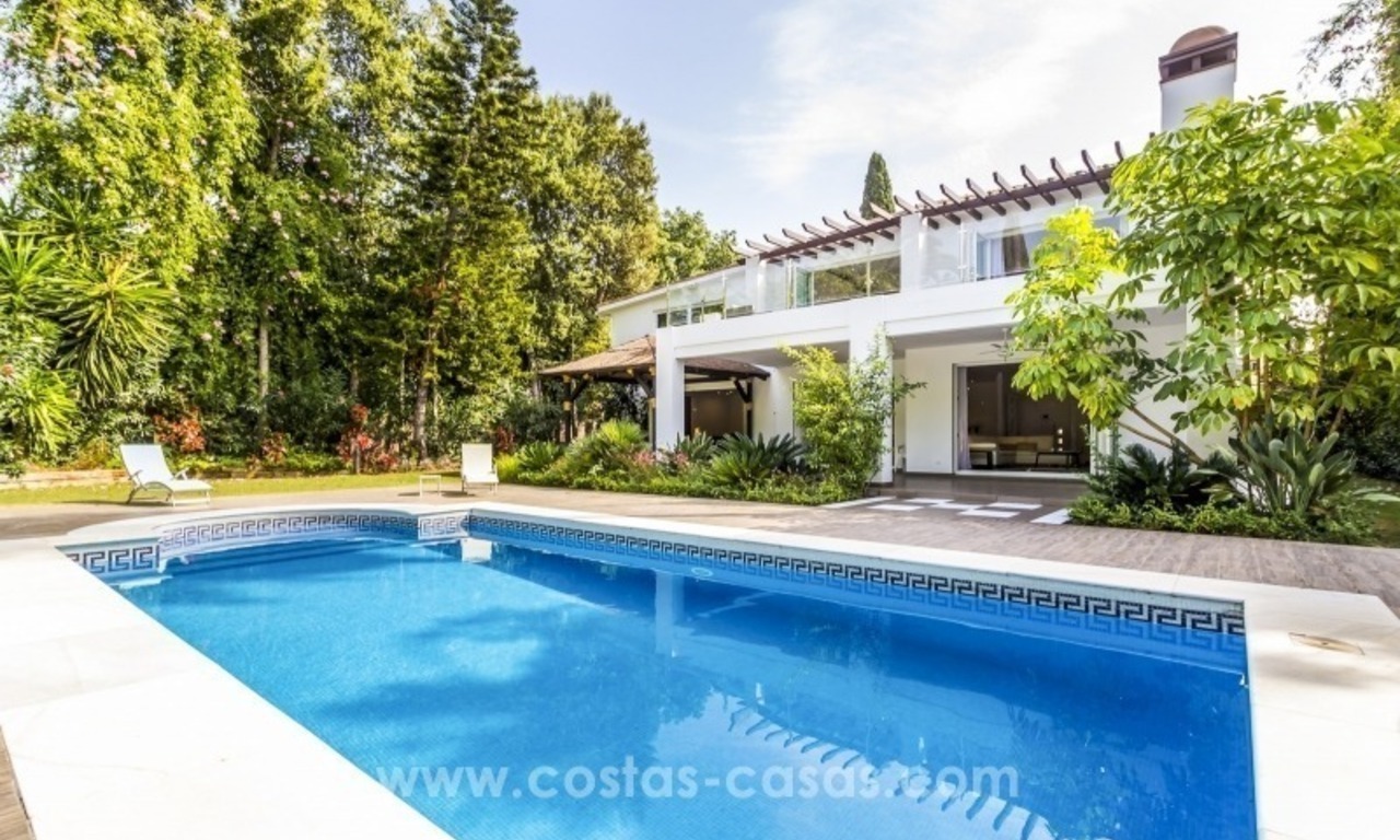 In moderne stijl gerenoveerde villa te koop in Nueva Andalucia, Marbella 0