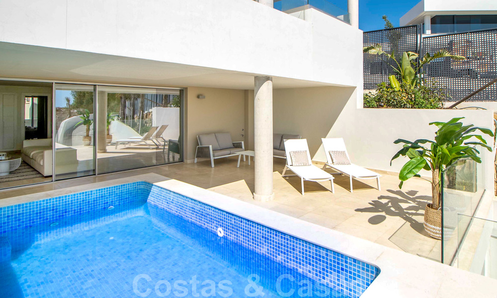 Moderne design appartementen met eigen zwembad te koop in boutique complex in Nueva Andalucia te Marbella 28760