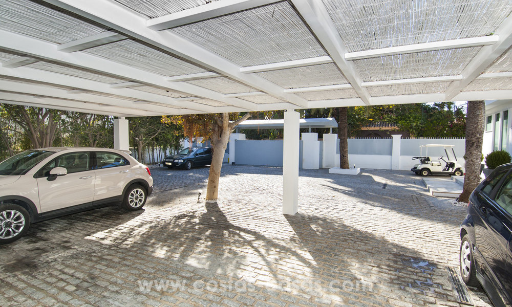Exclusieve moderne beachside design villa te koop in Guadalmina Baja in Marbella. 27711