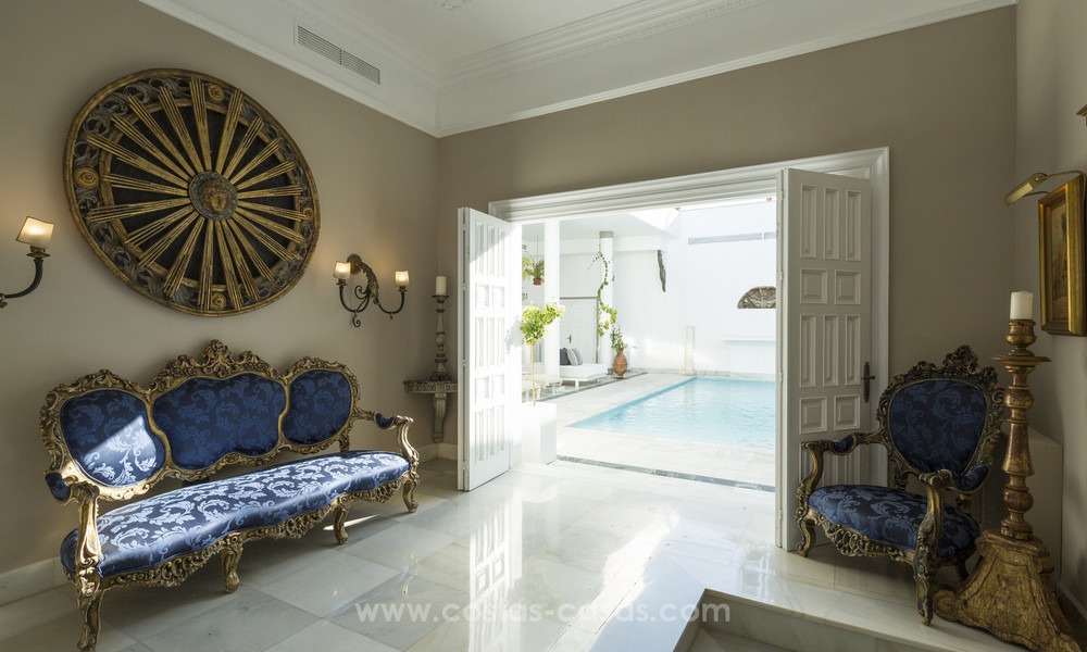 Grandioze villa in Balinese stijl te koop, direct aan het strand, Marbella Oost 13198
