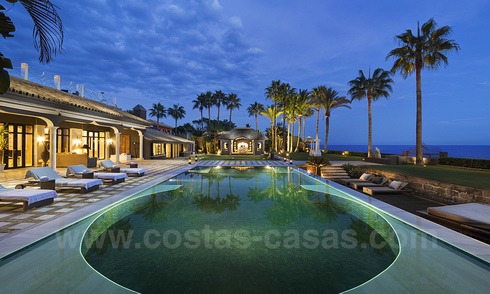 Grandioze villa in Balinese stijl te koop, direct aan het strand, Marbella Oost 13193