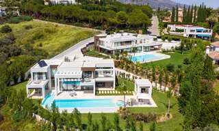 Te koop in Nueva Andalucia, Marbella: Nieuwe moderne villa in aanbouw 28939 