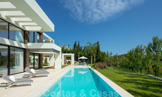 Te koop in Nueva Andalucia, Marbella: Nieuwe moderne villa in aanbouw 28948 