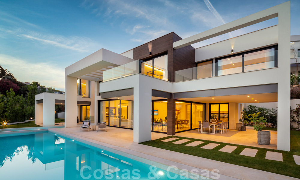 Te koop in Nueva Andalucia, Marbella: Nieuwe moderne villa in aanbouw 28965