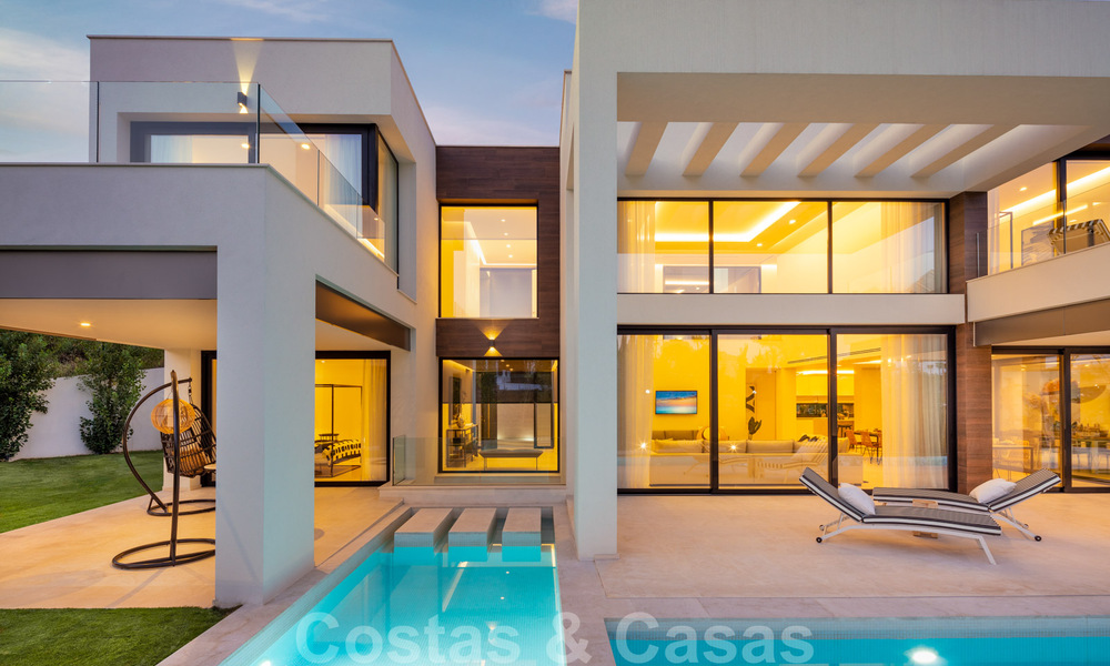 Te koop in Nueva Andalucia, Marbella: Nieuwe moderne villa in aanbouw 28966