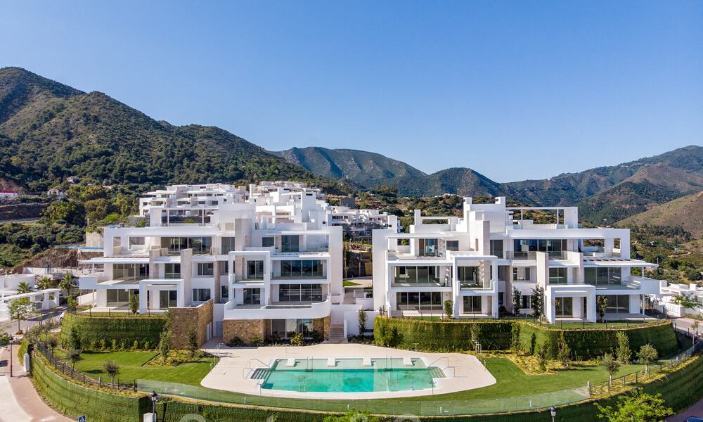Moderne nieuwe luxe appartementen te koop met zeezicht op slechts enkele minuten rijden van Marbella centrum 38340