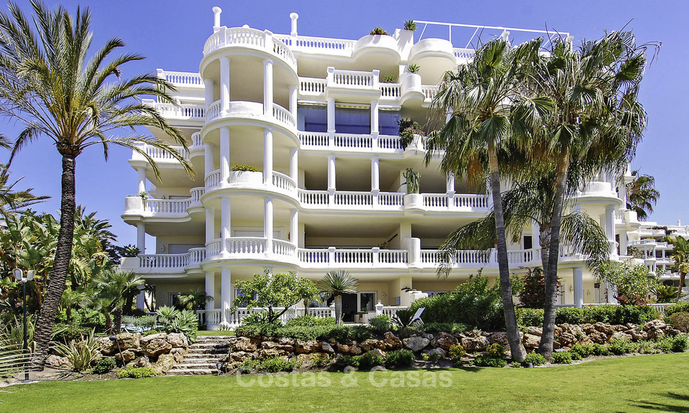 Eerstelijns strand luxe appartement en penthouse te koop in Las Dunas Park, New Golden Mile, Marbella - Estepona 42376