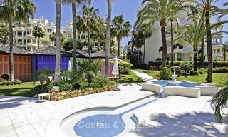 Eerstelijns strand luxe appartement en penthouse te koop in Las Dunas Park, New Golden Mile, Marbella - Estepona 42381 