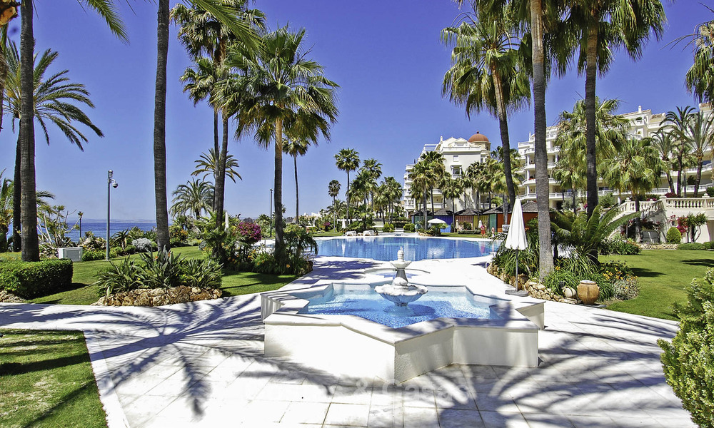 Eerstelijns strand luxe appartement en penthouse te koop in Las Dunas Park, New Golden Mile, Marbella - Estepona 42383