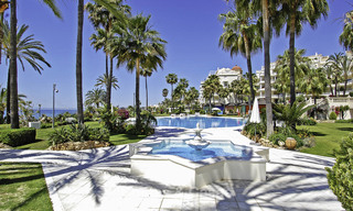 Eerstelijns strand luxe appartement en penthouse te koop in Las Dunas Park, New Golden Mile, Marbella - Estepona 42383 