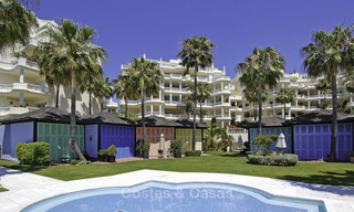 Eerstelijns strand luxe appartement en penthouse te koop in Las Dunas Park, New Golden Mile, Marbella - Estepona 42391 