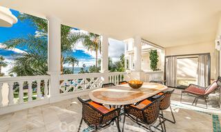 Eerstelijns strand luxe appartement en penthouse te koop in Las Dunas Park, New Golden Mile, Marbella - Estepona 42396 