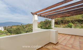 Nieuwe luxe appartementen te koop in Andalusische stijl temidden de natuur in Marbella 21578 