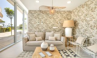 Instapklare spectaculair moderne luxe eerstelijns strand appartementen te koop in Estepona, Costa del Sol 27760 