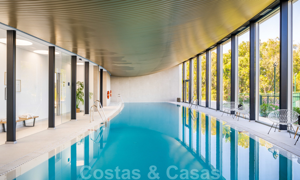 Instapklare spectaculair moderne luxe eerstelijns strand appartementen te koop in Estepona, Costa del Sol 27764