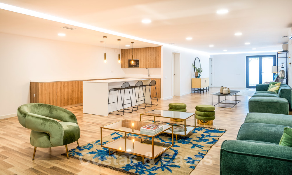 Instapklare spectaculair moderne luxe eerstelijns strand appartementen te koop in Estepona, Costa del Sol 27825