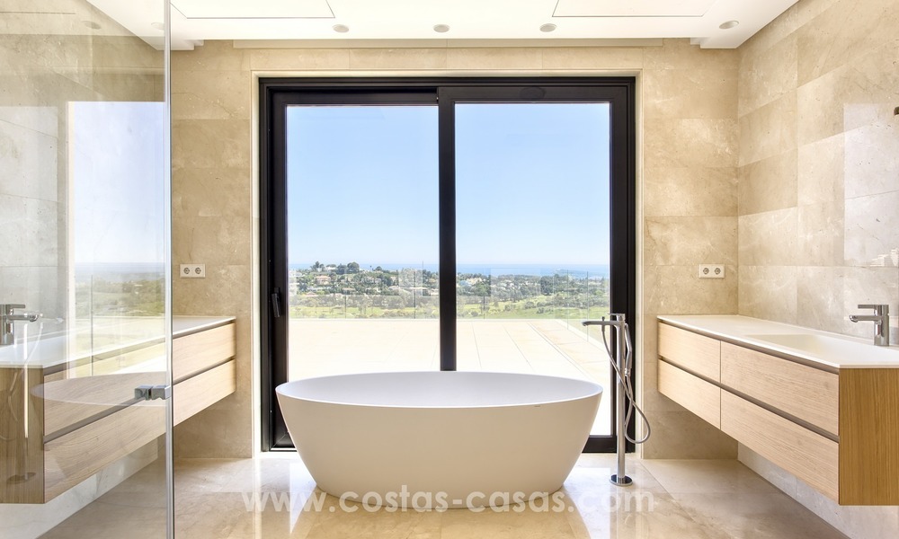 Moderne nieuwbouw villa te koop met zeezicht in Benahavis – Marbella 242