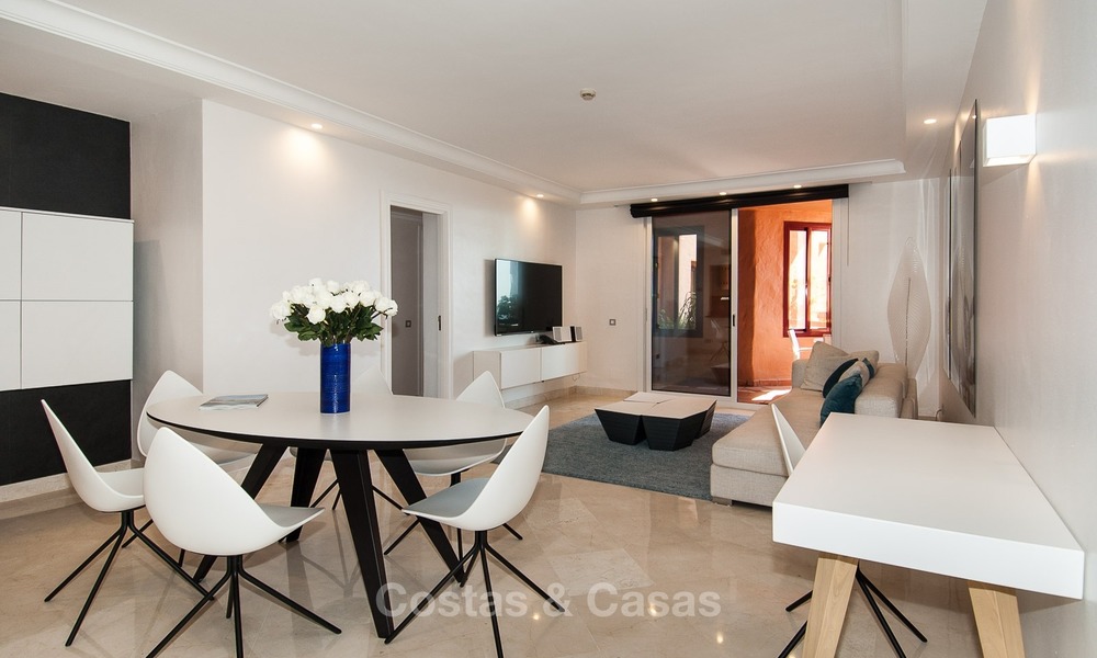 Te koop in Hotel Kempinski, Marbella - Estepona: Gerenoveerd appartement in moderne stijl 335
