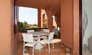 Te koop in Hotel Kempinski, Marbella - Estepona: Gerenoveerd appartement in moderne stijl 339 